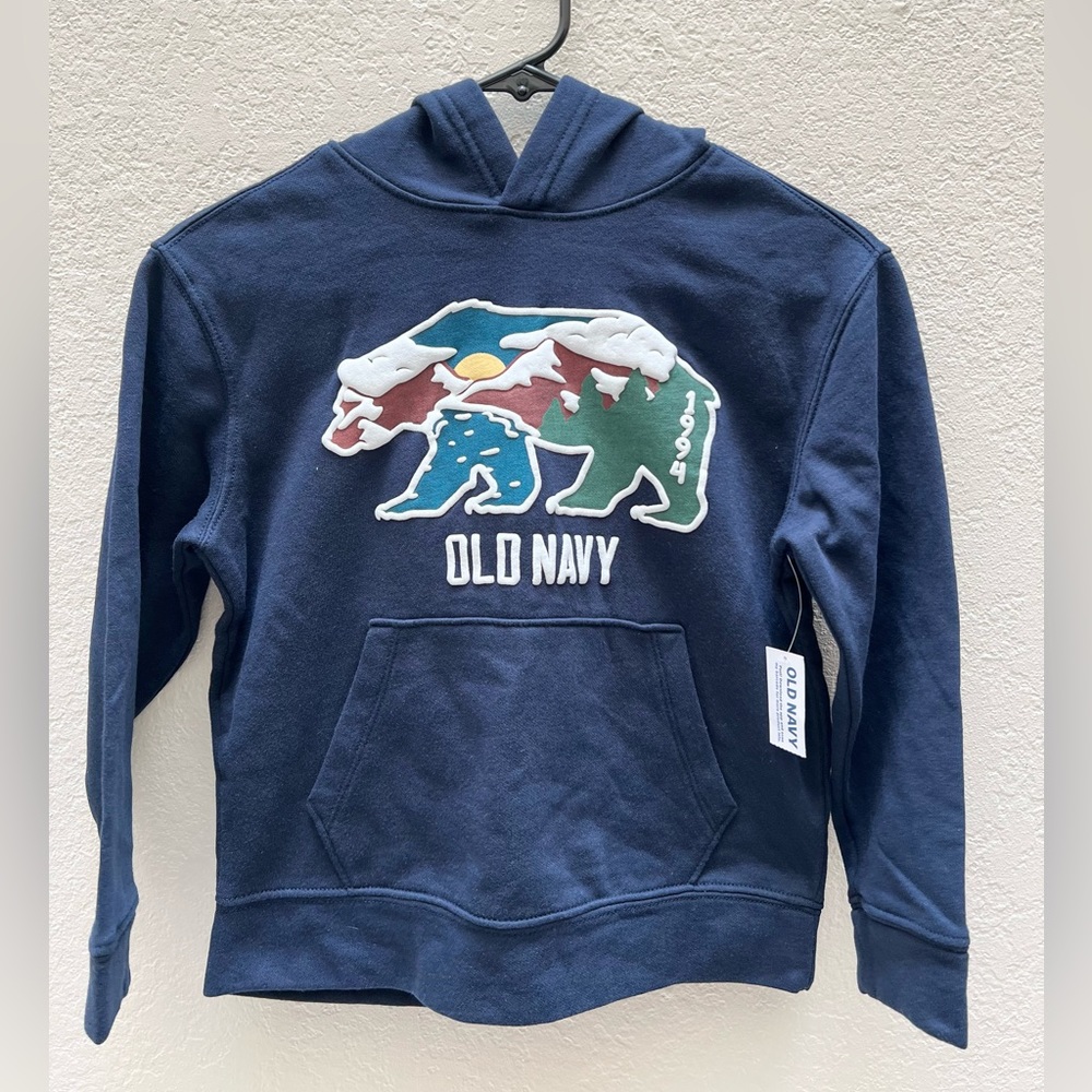 Gender-Neautral Logo Graphic Pullover Hoodie for KIDS. size ( M ) 10$